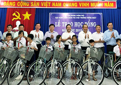 Tập đoàn Đất Xanh trao tặng xe đạp, học bổng cho học sinh nghèo tại Tây Ninh