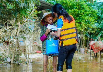 Tập đoàn Đất Xanh tiếp tục hành trình chung tay cứu trợ đồng bào bão lũ tại rốn lũ Quảng Bình